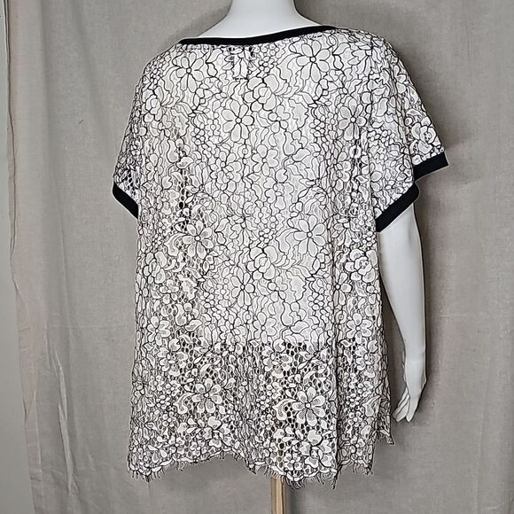 Torrid Black and White Lace Top Size 2 (2X) - Picture 7 of 8